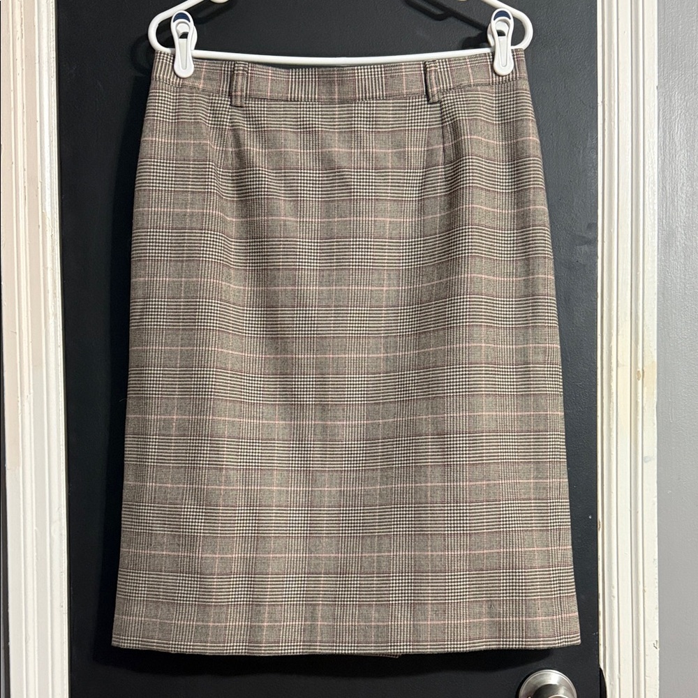 Lucia Vintage Wool Plaid Pencil Preppy Neutral Skirt Size: 42/10 Length: 24.5”
